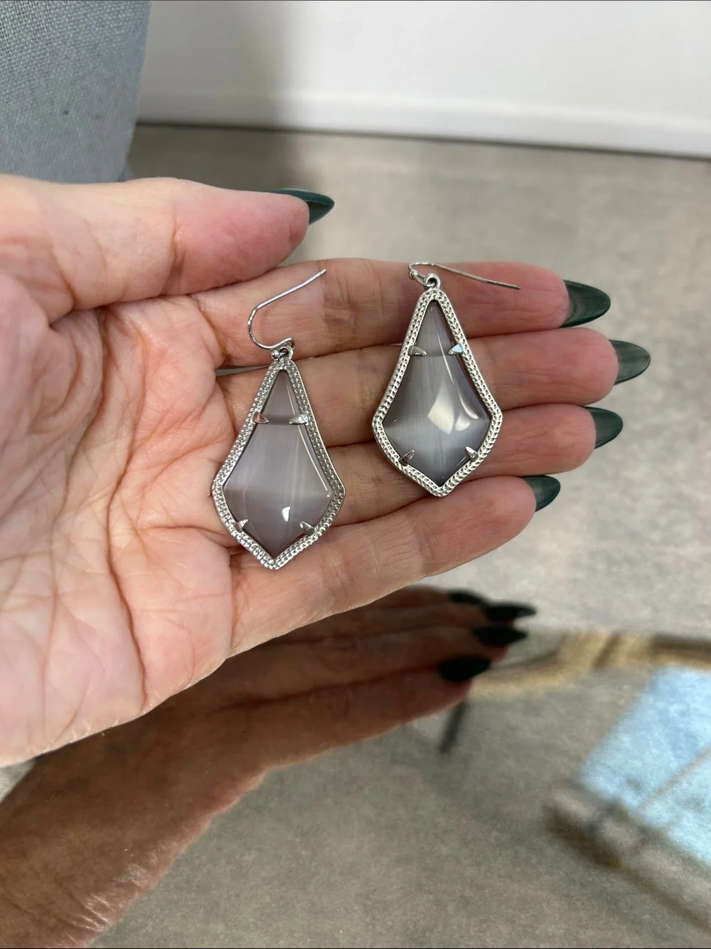 Kendra Scott Faceted Gray Glass Kite Dangle Alex Earrings